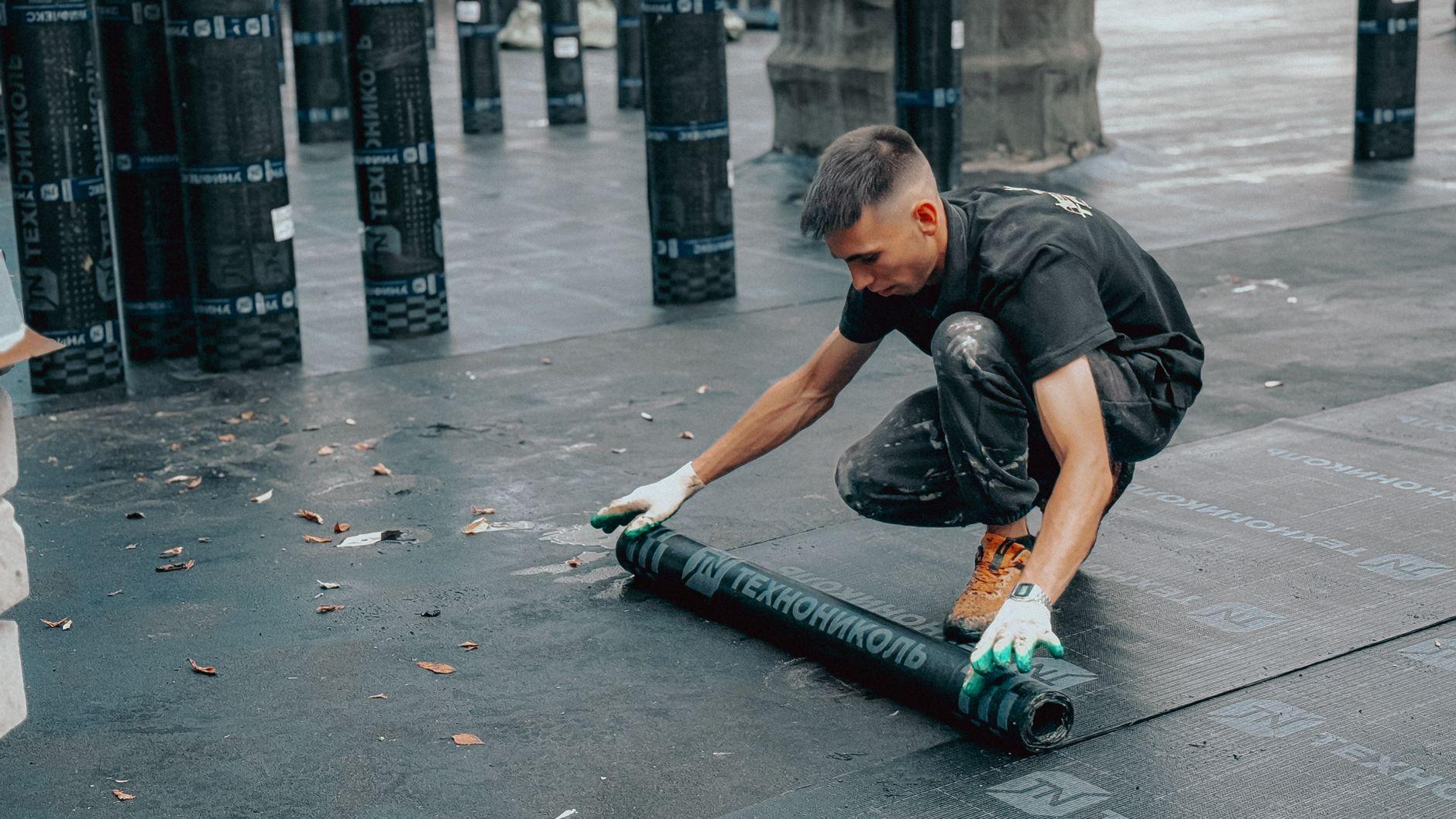 Cara Memilih Waterproofing Atap agar Rumah Tetap Kering Saat Musim Hujan